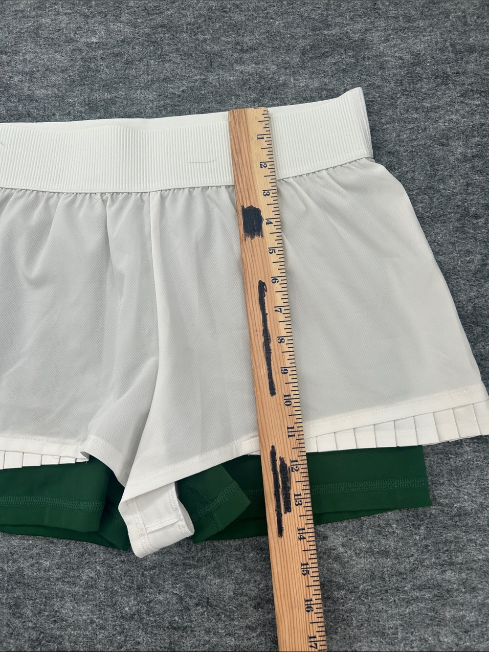 Lacoste Sport Tennis Short Tour Women Size 10 White Green Pleated Sz 40(8) - Picture 3 of 9